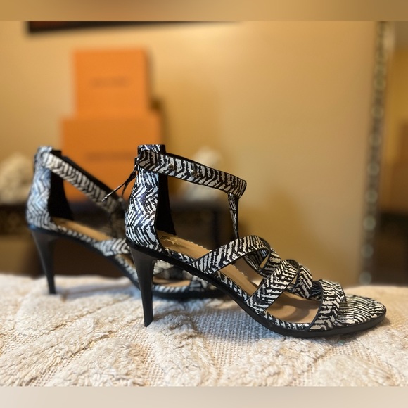 Joe's Jeans Womens High Heels Strappy Ankle Zip Zebra Print Black/White Size 8 - Picture 1 of 6